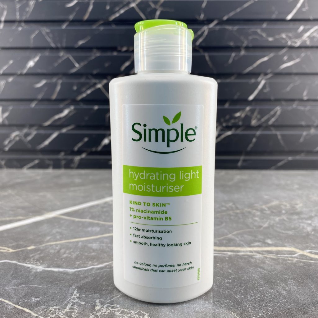 کرم آبرسان و مرطوب کننده سیمپل مدل LIGHT مناسب پوست حساس 125 میل