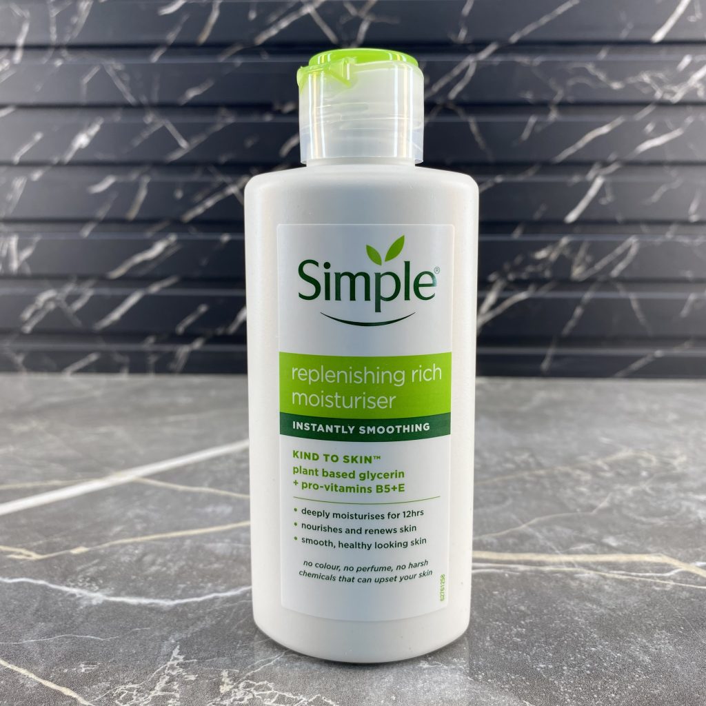 کرم آبرسان و مرطوب کننده سیمپل مدل ریچ مناسب انواع پوست 125 میل