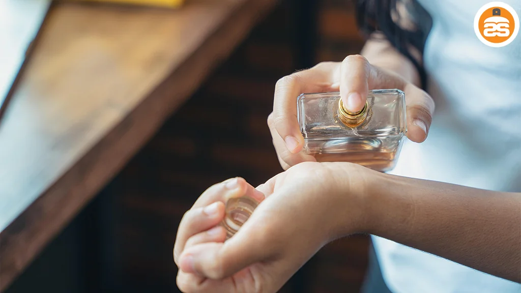 عطر چیست و چه ویژگیهایی دارد؟